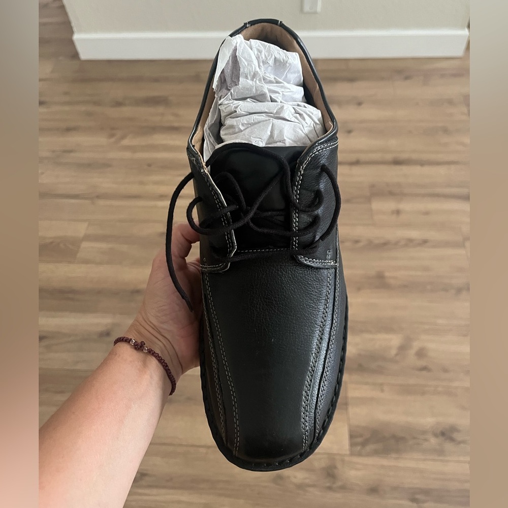 Dockers Black Leather Oxfords - Picture 4 of 6